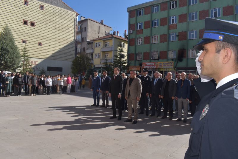 29 EKİM CUMHURİYET BAYRAMI KUTLAMALARI İLÇEMİZDE ÇELENK SUNUMUYLA BAŞLADI